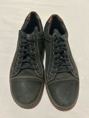 Johnston & Murphy sheepskin Men's Black Sneakers size 8